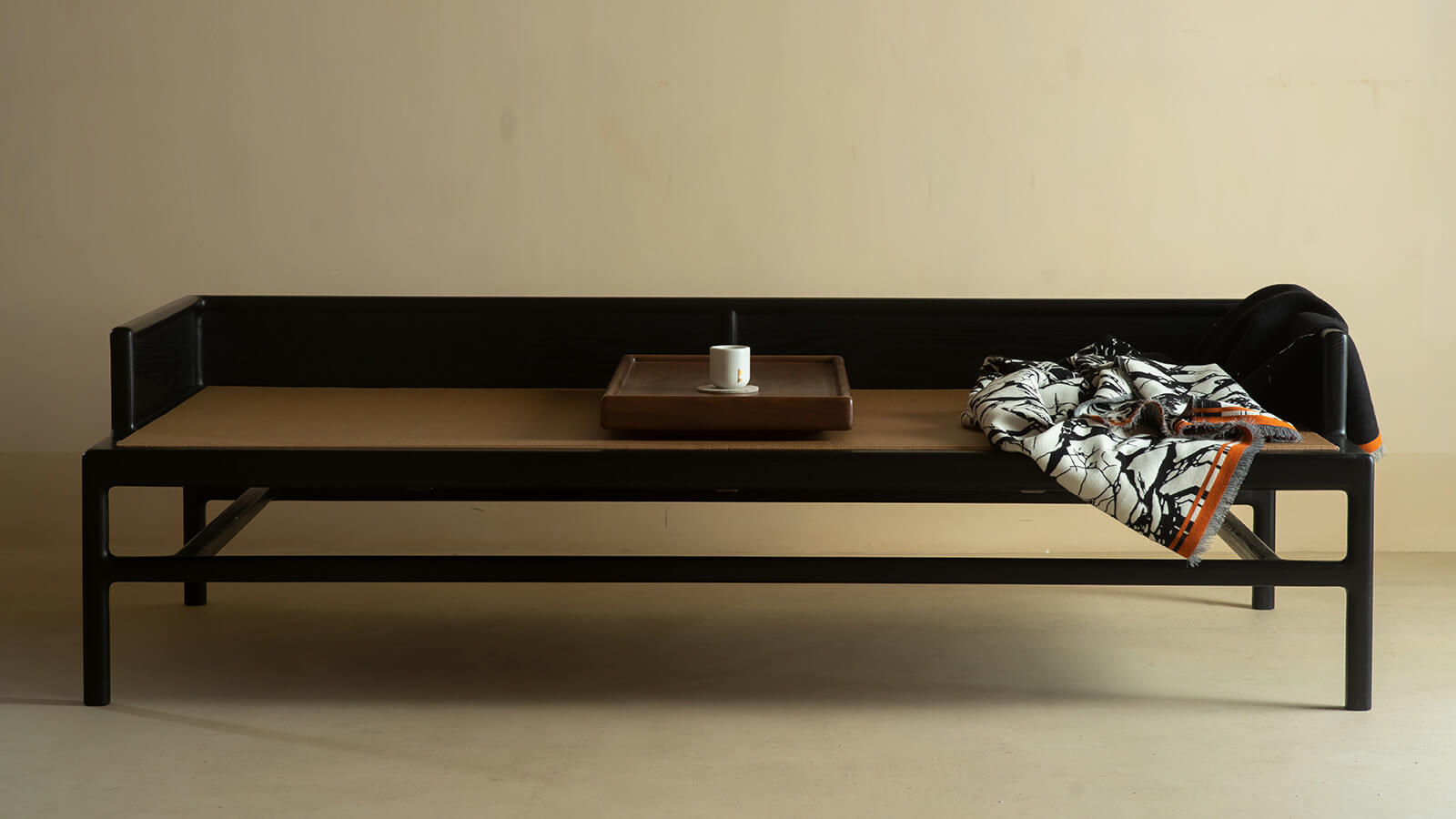 Ming Noir RuYun Daybed