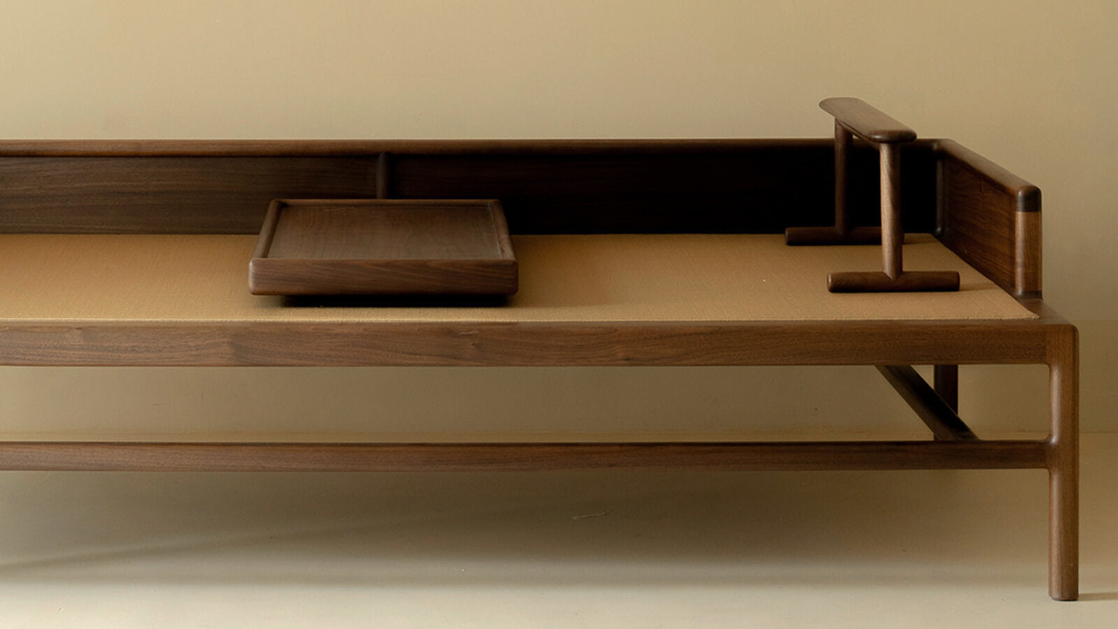 Ming Noir RuYun Daybed