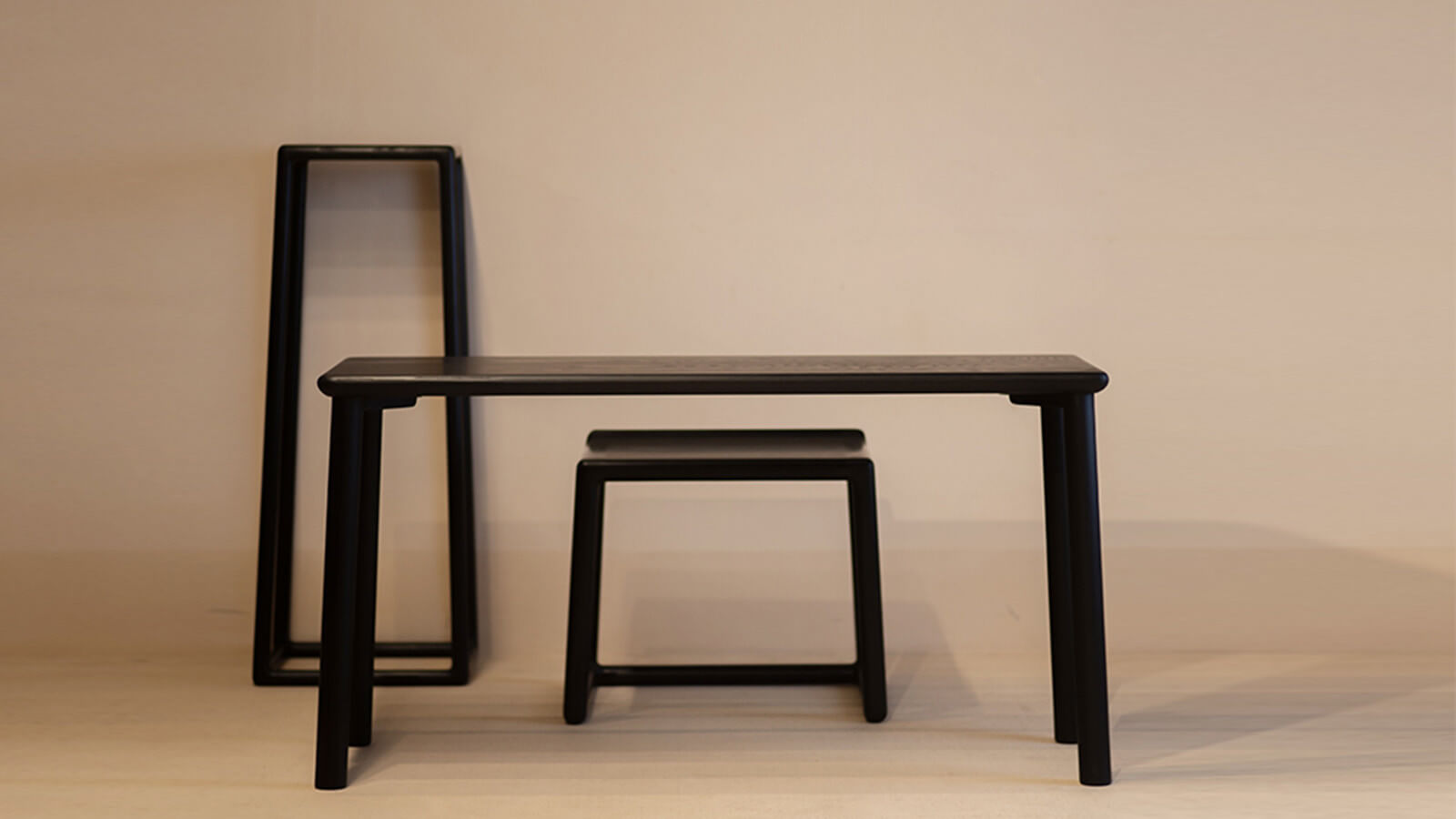 Ming Noir WuCai Plinth